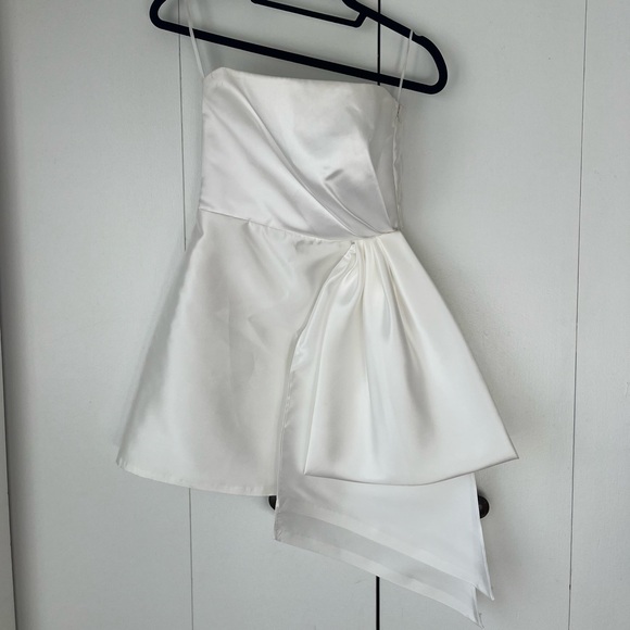 Sachin + Babi Dresses & Skirts - Sachin + Babi strapless bow dress